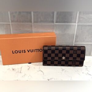 Authentic Damier Louis Vuitton vintage wallet